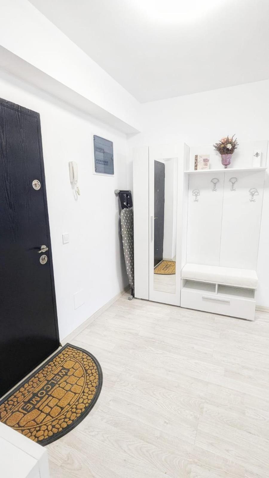 Airport Apartment 70 Squared Meters Otopeni Exterior foto